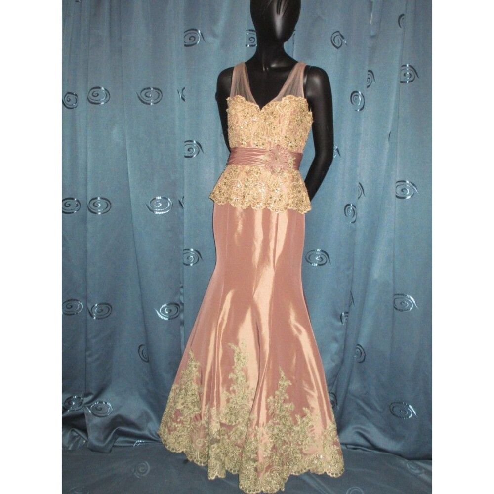 Vintage 'Ivonne D by Mon Cheri' Blush Peach Lace Mermaid Prom Wedding Gown Sz 8